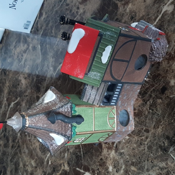 Dept 56 Elfin Forge and Assembly Shop - Picture 5 of 9